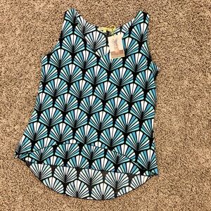 5/$25 Scalloped sleeveless shirt with high to low hem